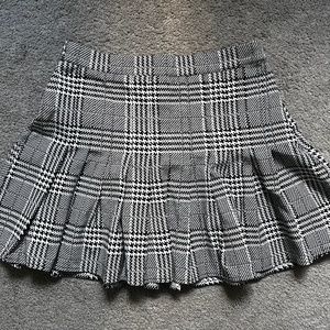 Mini Pleated Houndstooth Skirt - Forever 21